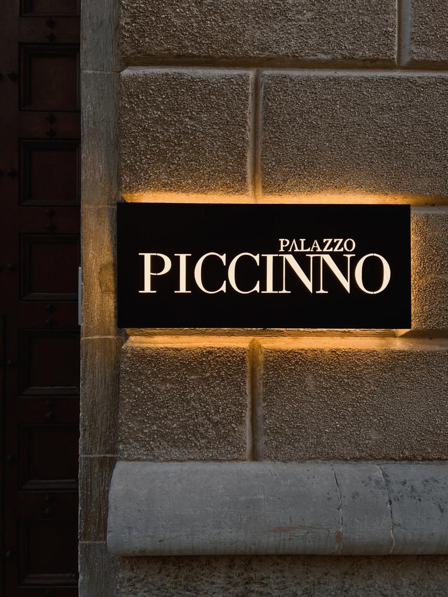 Palazzo Piccinno Parabita Esterno foto