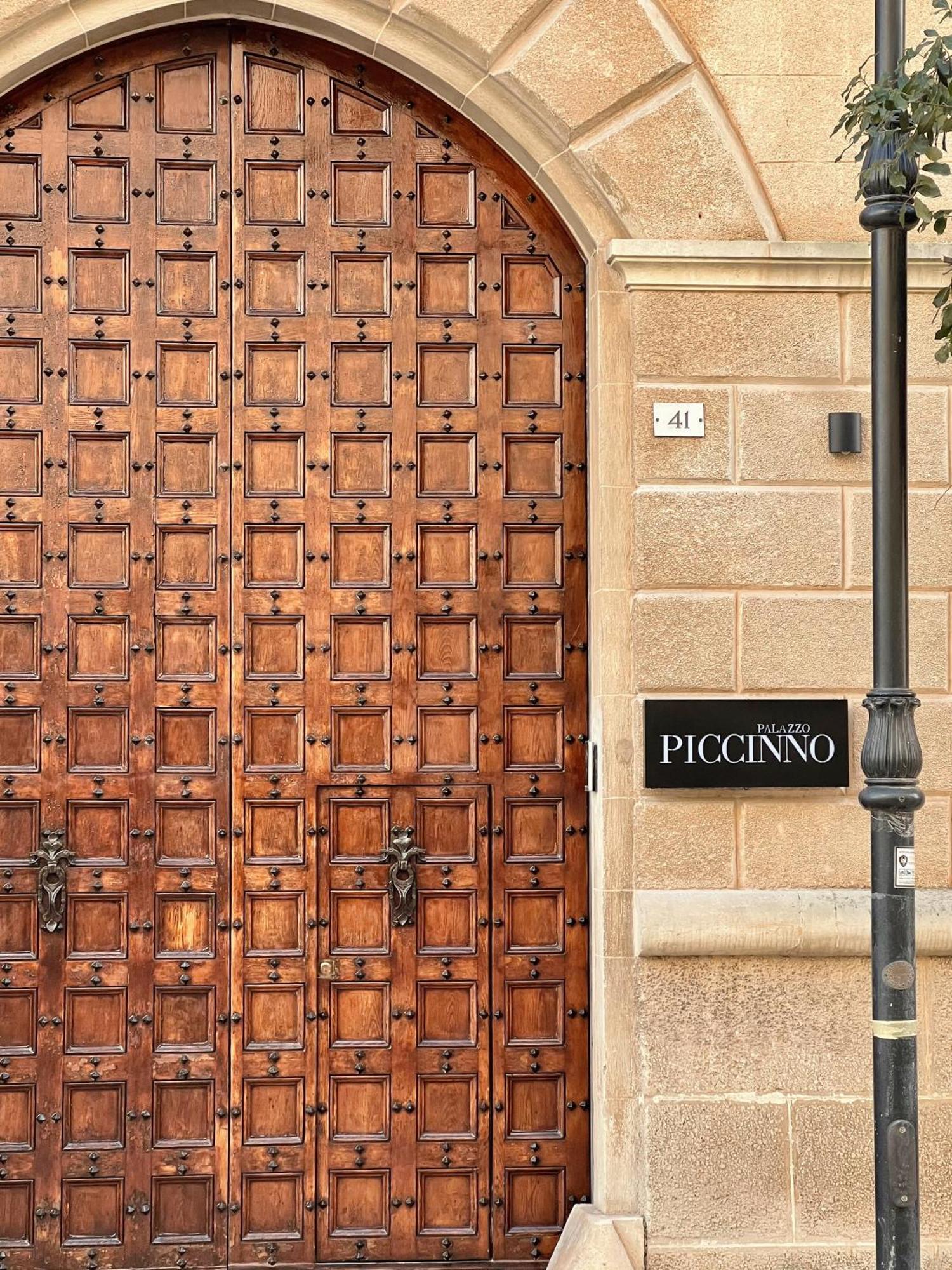 Palazzo Piccinno Parabita Esterno foto