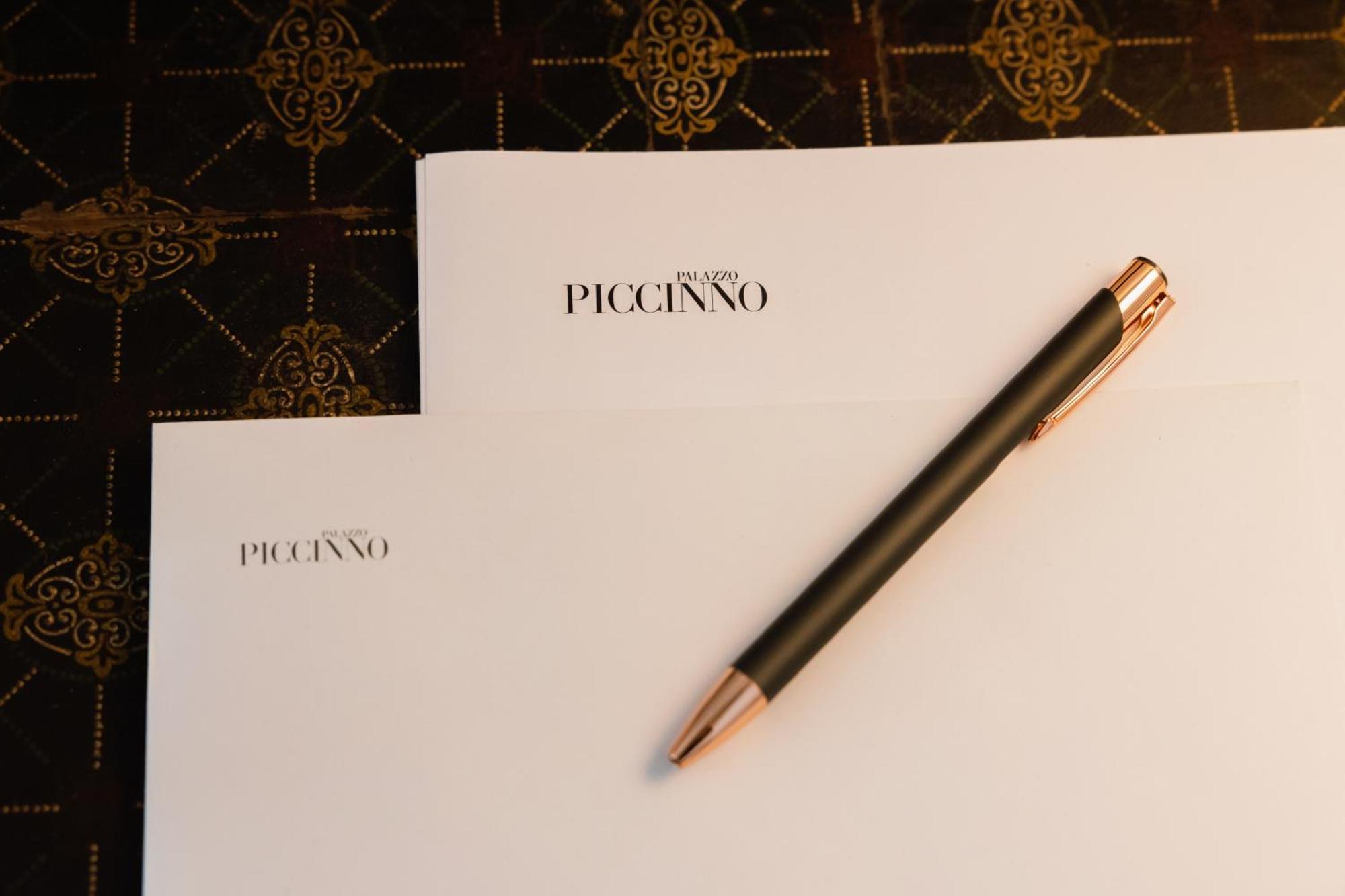 Palazzo Piccinno Parabita Esterno foto