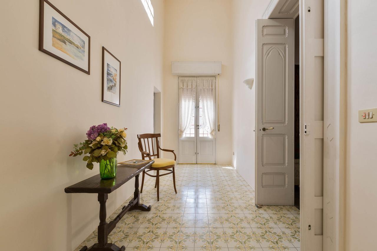 Palazzo Piccinno Parabita Esterno foto